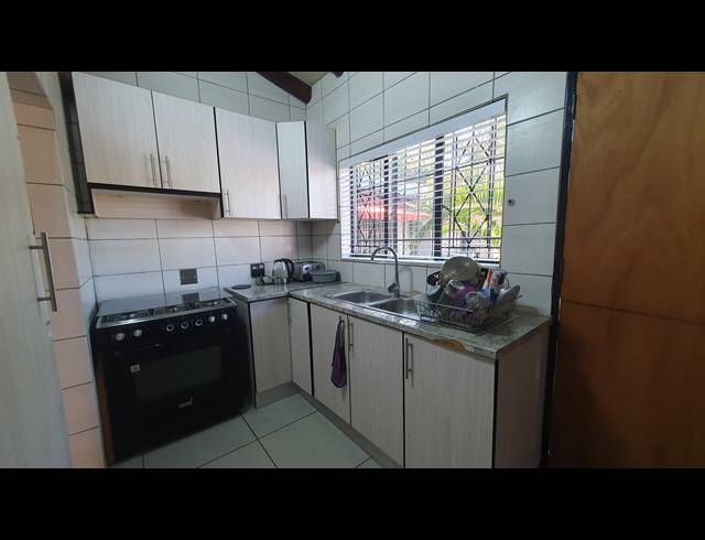 3 BEDROOM FREEHOLD FOR SALE IN BRACKENDOWNS